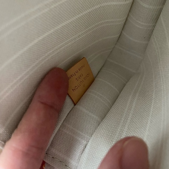 $4️⃣1️⃣0️⃣0️⃣ Limited Edition Multi Pochette Accessoires By the Pool - Picture 6 of 10